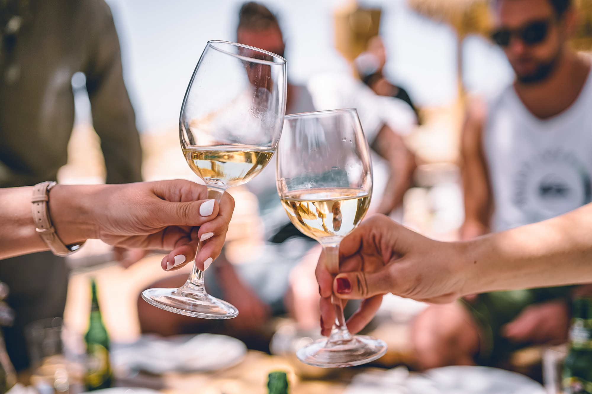 TWO GLASSES OF WINE, WINE GLASSES CLINKING IN THE OKANAGAN