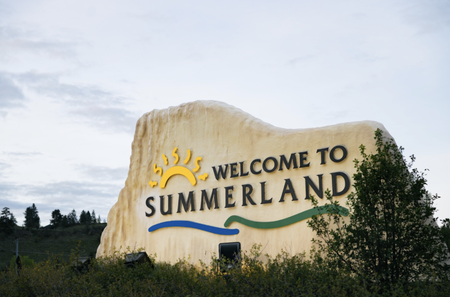 Welcome to Summerland sign.